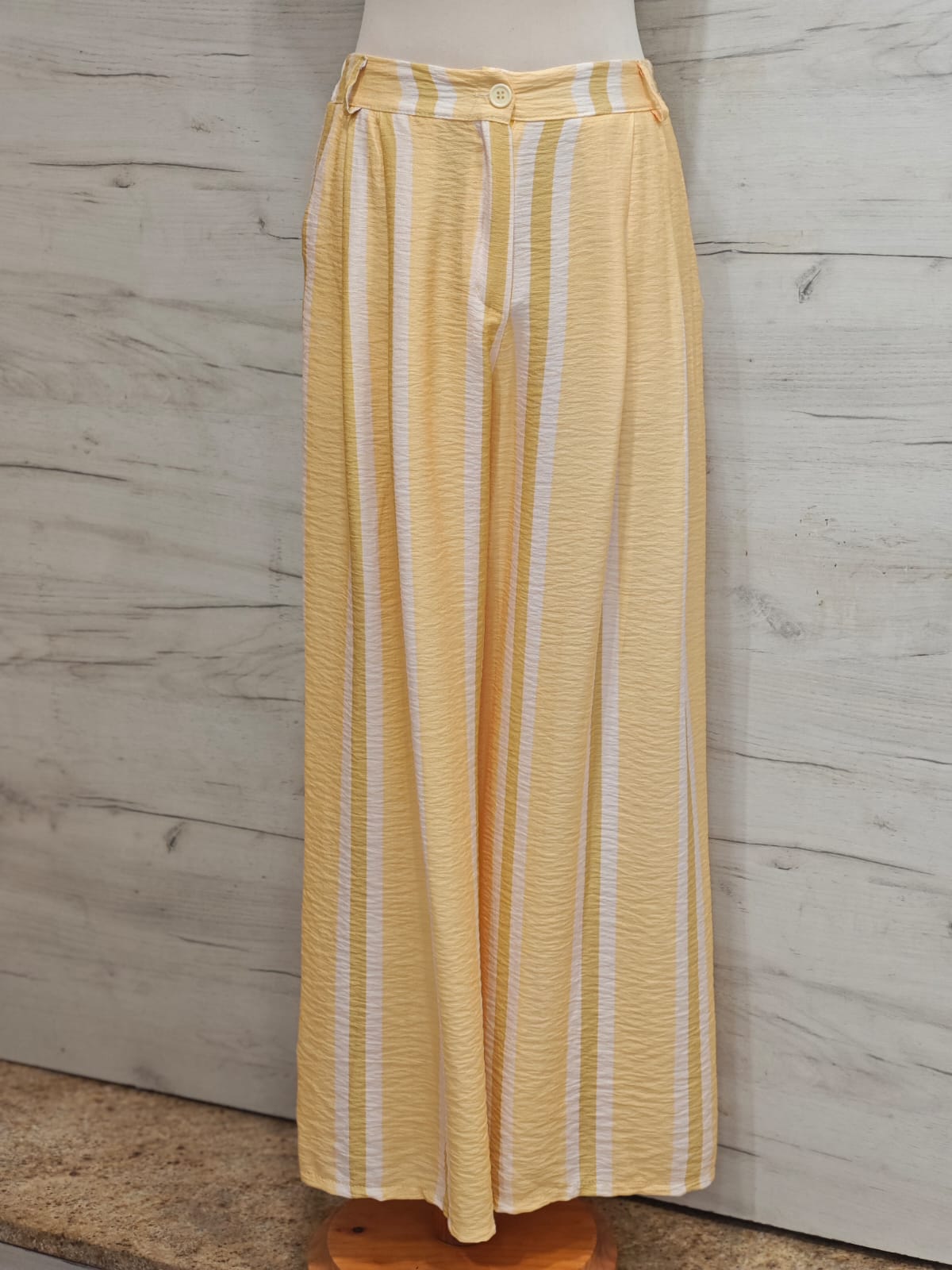 Pantalón ancho rayas amarillas