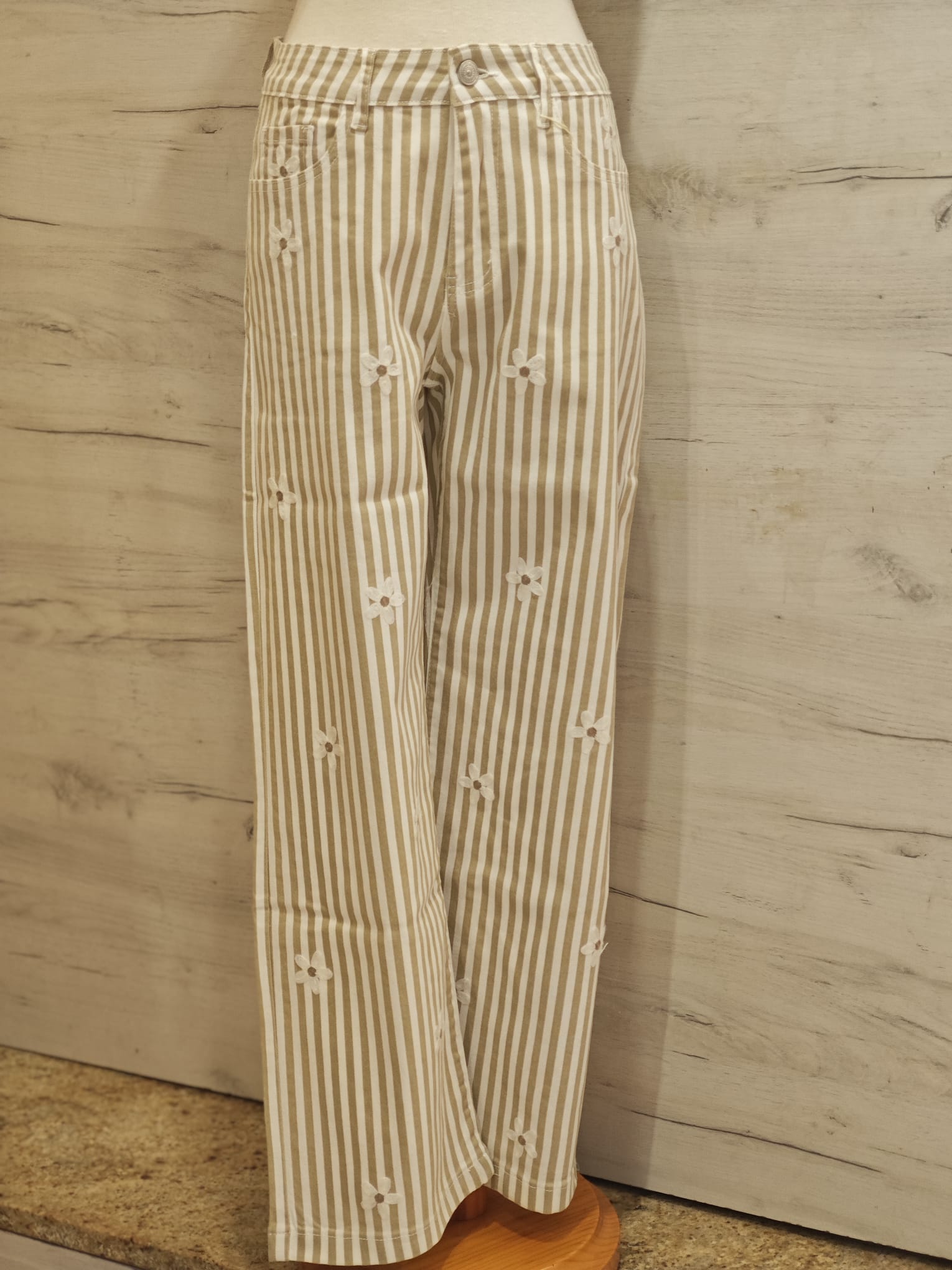 Vaquero Rayas y Flores Beige