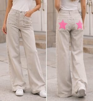 Vaquero beige tachuelas y estrellas