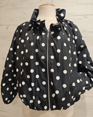 chaqueta bomber negra topos blancos