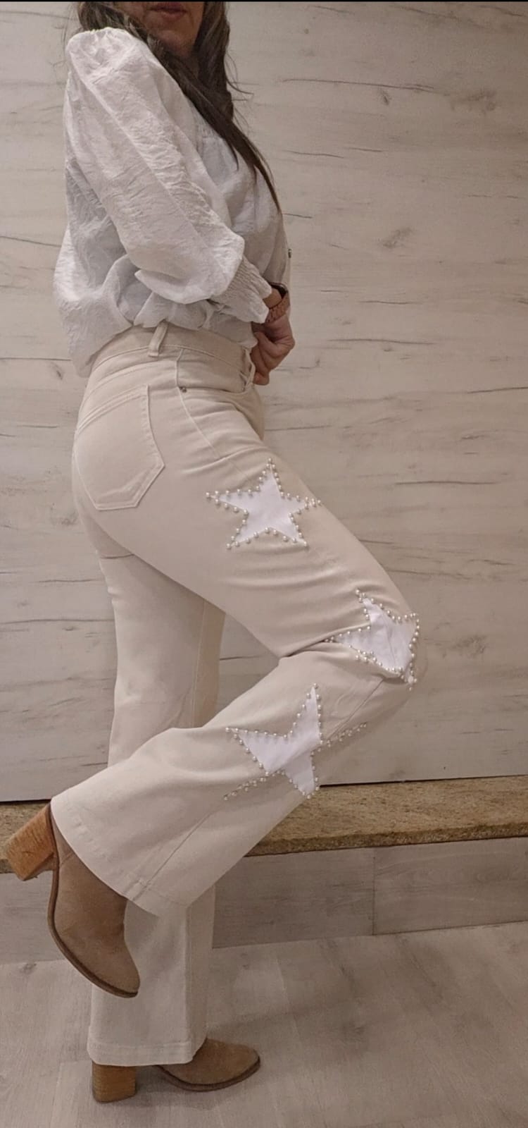 Vaquero beige estrella blanca perlas