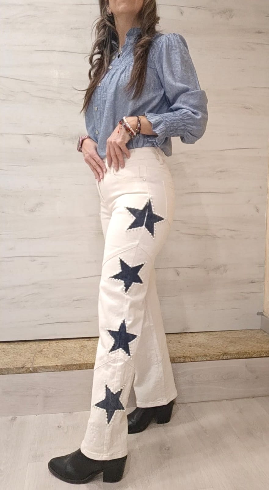 Vaquero beige estrella oscura perlas