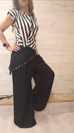 Pantalón negro pañuelo y tachas